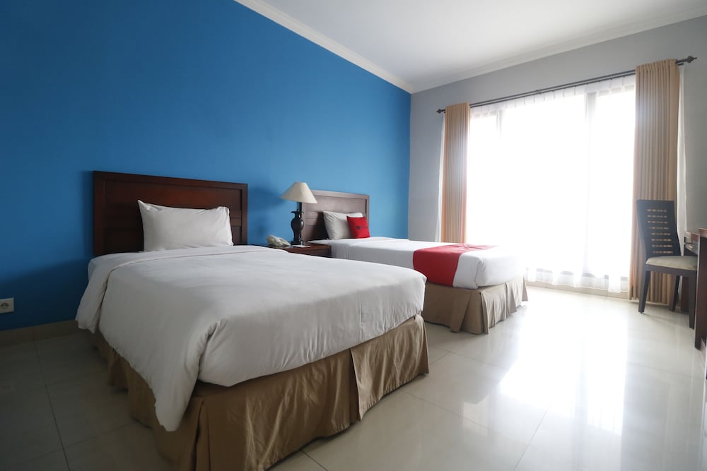 Reddoorz Premium @ Bukit Damai Indah
