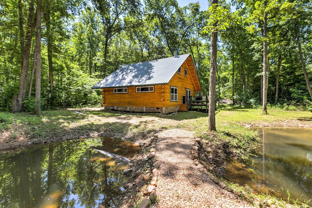 Lyndhurst Cabin on Farm w/ Pond & Stocked Stream! view 3