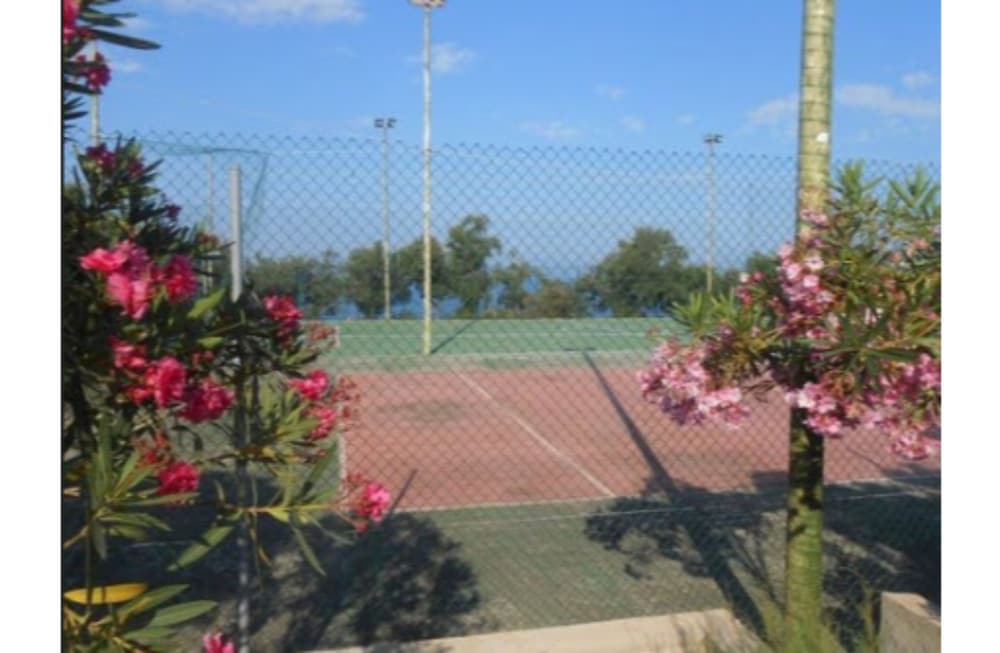 Hotel Happy Camp in El Bahira Camping Village - Image 1