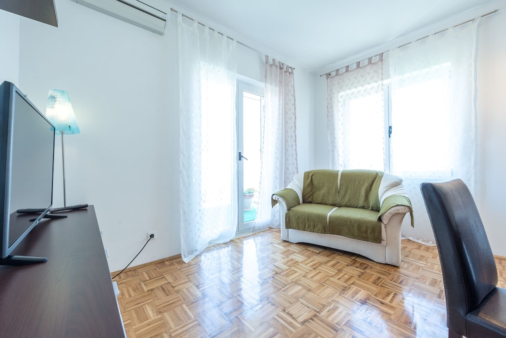 Angela Apartments