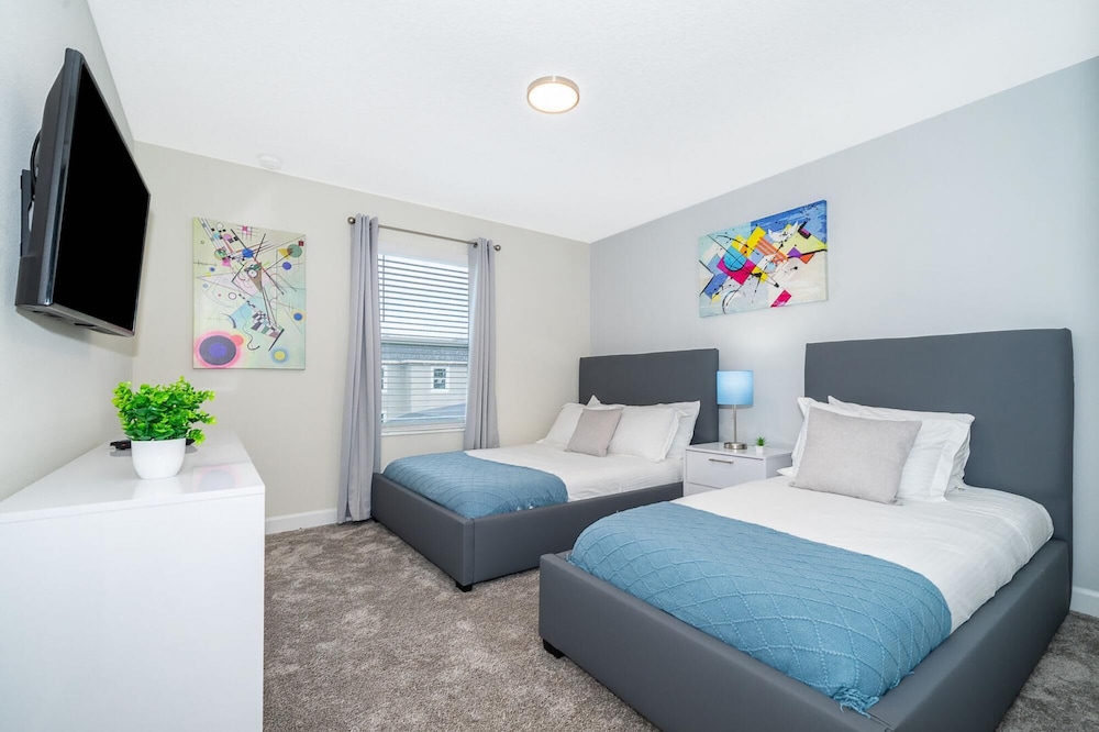 Gorgeous New Home With Private Pool Within Minutes to Disney and Most Attractions - Image 2