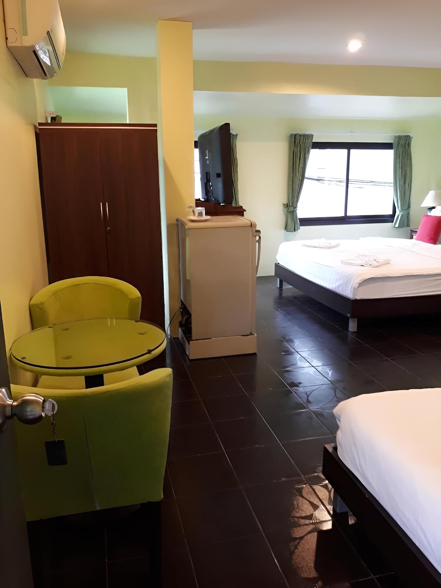 Baan Kluaymai Guesthouse