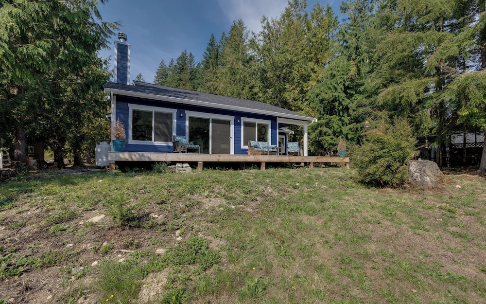 A Re-styled Single Story, 3-bedroom, 2-bath Ranch Style Cabin at Silver Lake