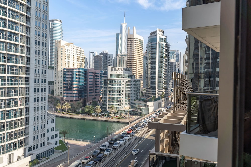 Bright and Airy 1-bedroom Apartment Perfect for 4 in Dubai Marina