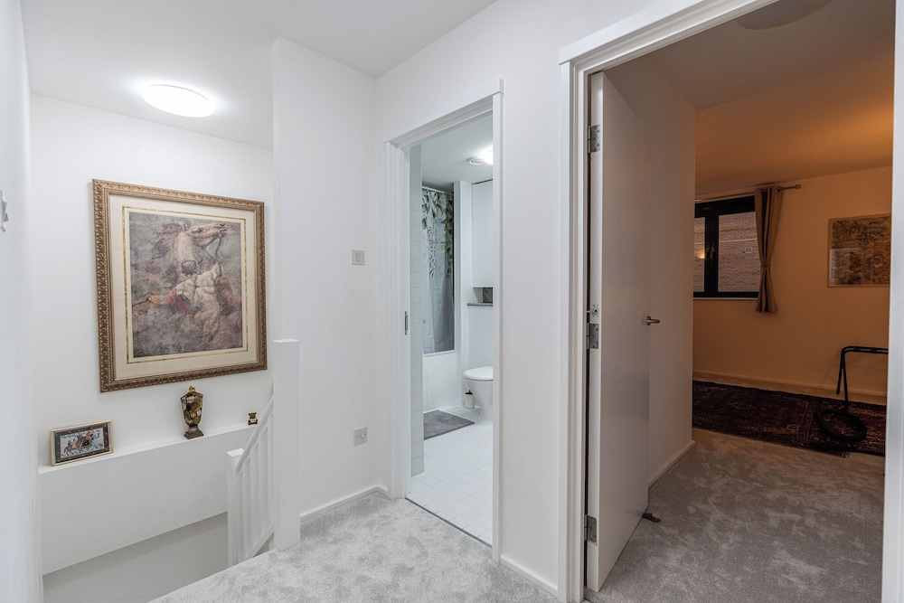 Duplex 2BR 2BA Flat Near Gloucester Rd Station