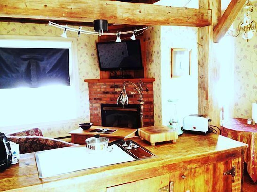 Brockville Vacations - The Noble Suites - Property Image 122