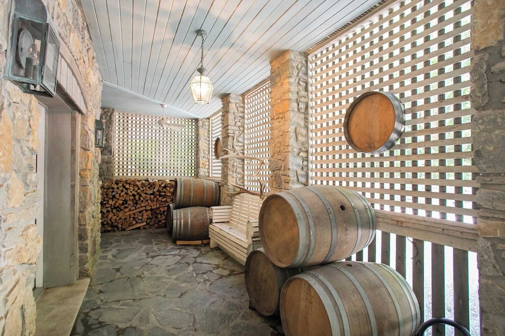 35 Acre Villa w/ Pool, Spa, Wine Cellar & Gym + Near Golf Club La Pearla Ranch by Avantstay