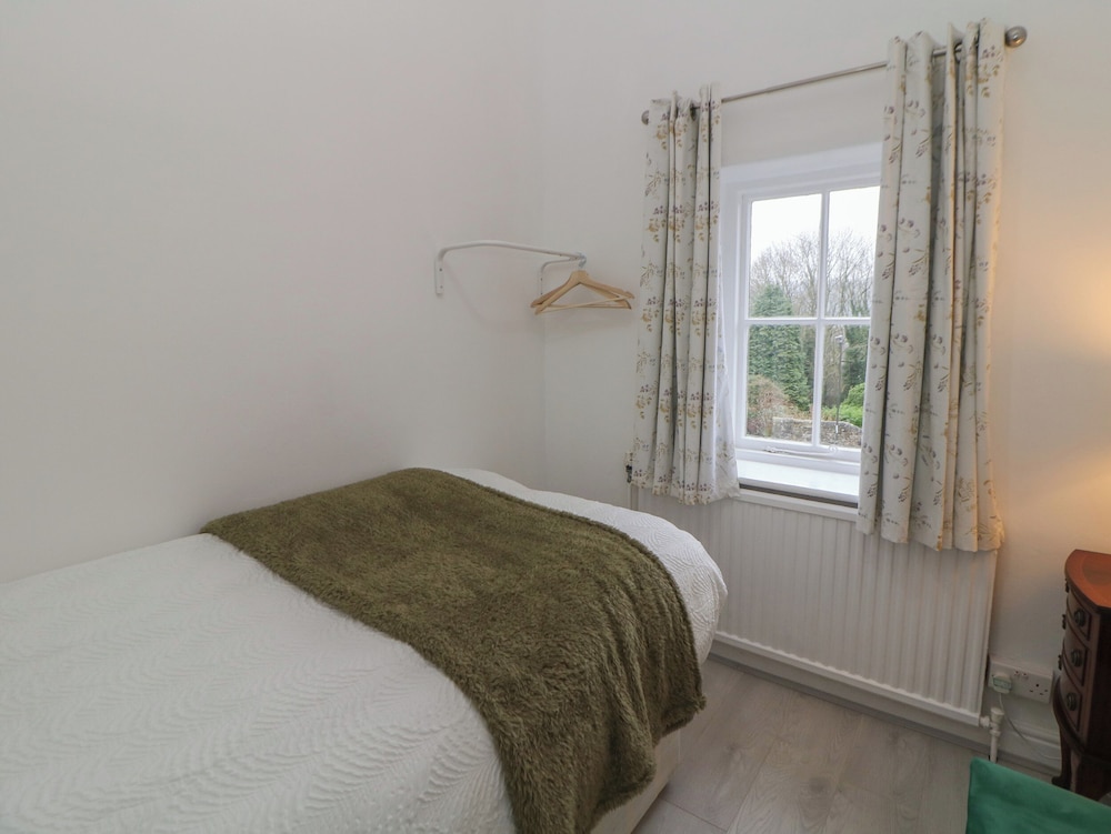 15 Calton View