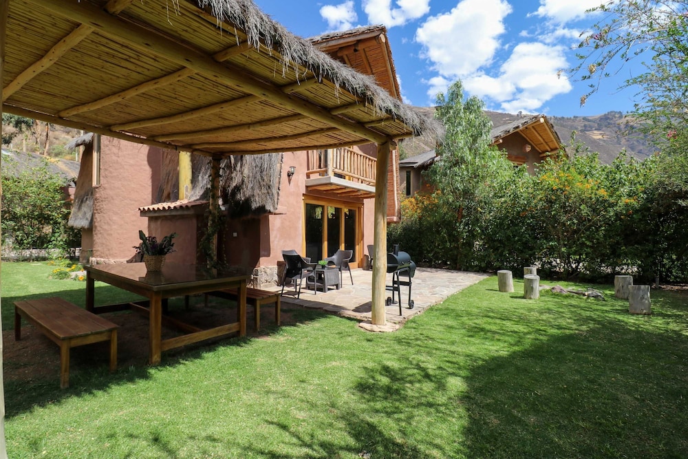 w Prestigious 3BR House in Villa Sagrado