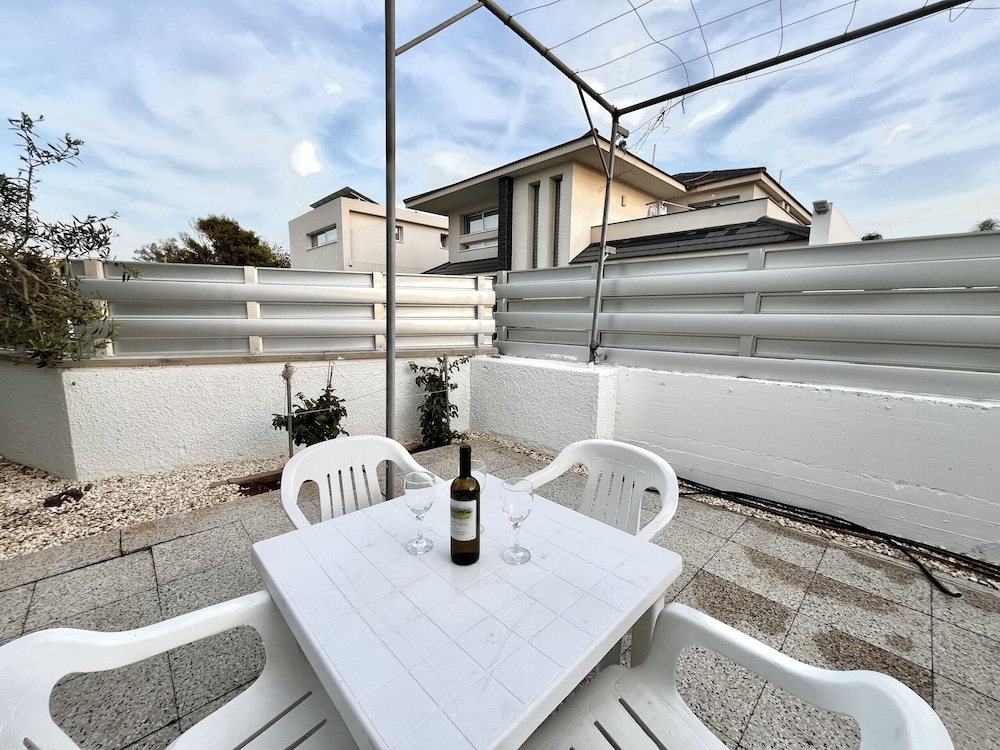79 AN - Stay Nissi Chrysland Studio 110