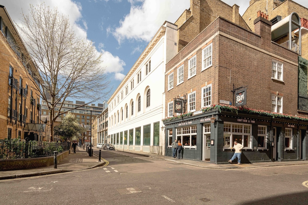 Serene Garden Flat - Steps From Tower Bridge