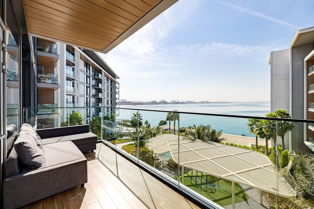 DHH Bluewater Island Building 2 Sea View