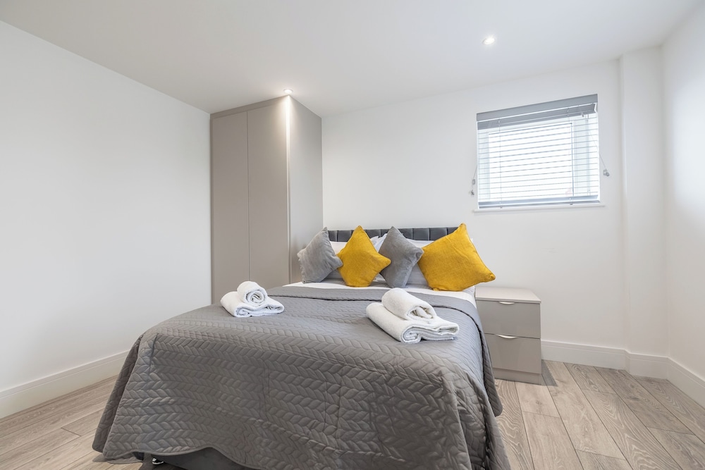 Beautiful 2Bedroom House in Central Town view 5