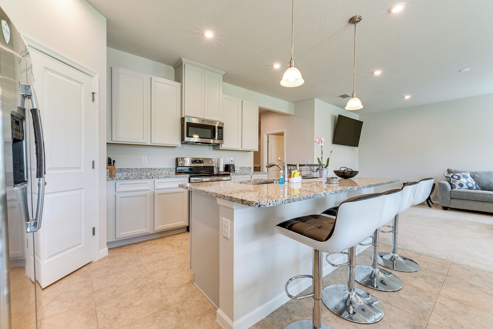 11 Mi to Disney: Family Home w/ Pool Access