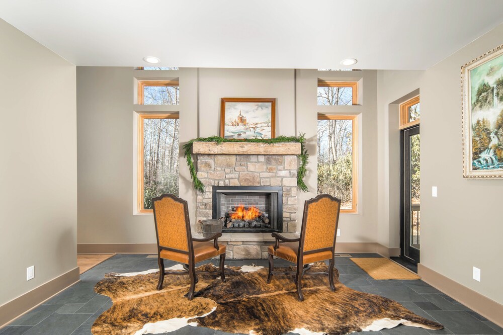 2 Mi to Beech Mtn Resort! 8,000-sq-ft Luxe Escape