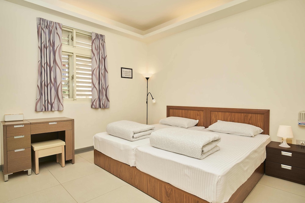 Migratory Birds Hotel