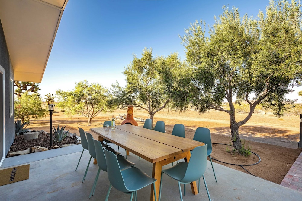 Sleeps 16 Two Beautiful Homes w/ Private Pool Sunset Grove