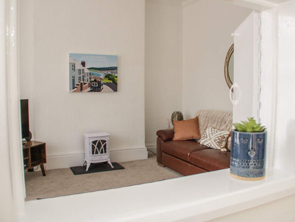 Llewelyn Apartment