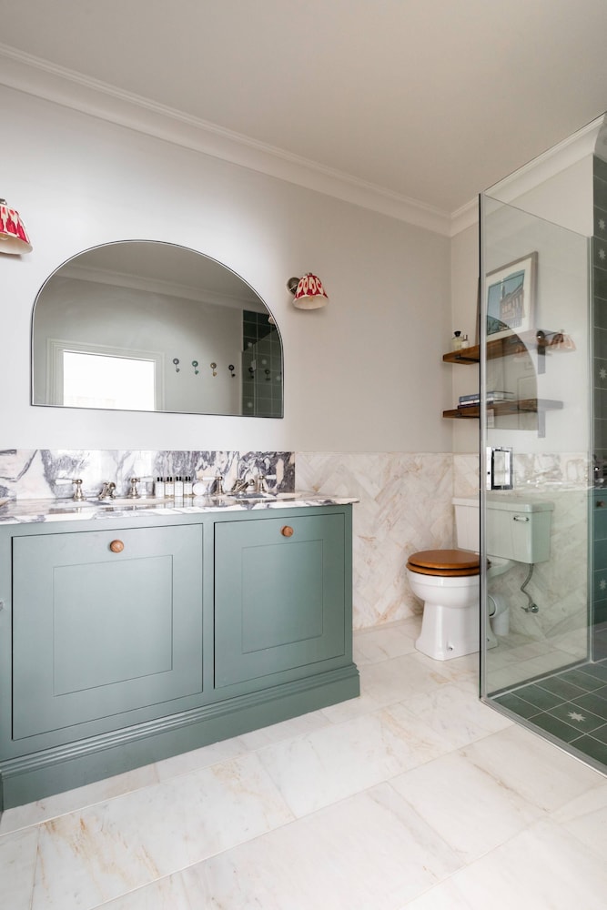 Ladbroke Gardens VII by Onefinestay