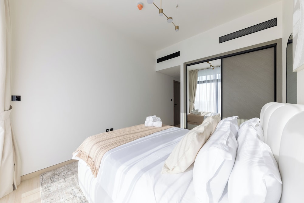 Cozy 1BR in Binghatti Emerald