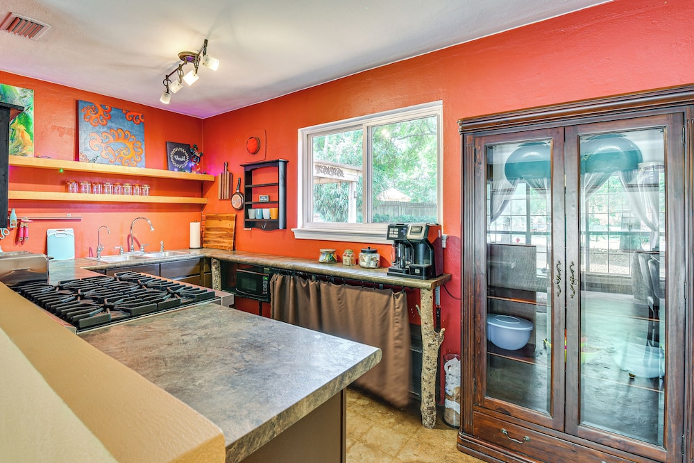 Fort Walton Beach Home ~ 2 Mi to Okaloosa Island!