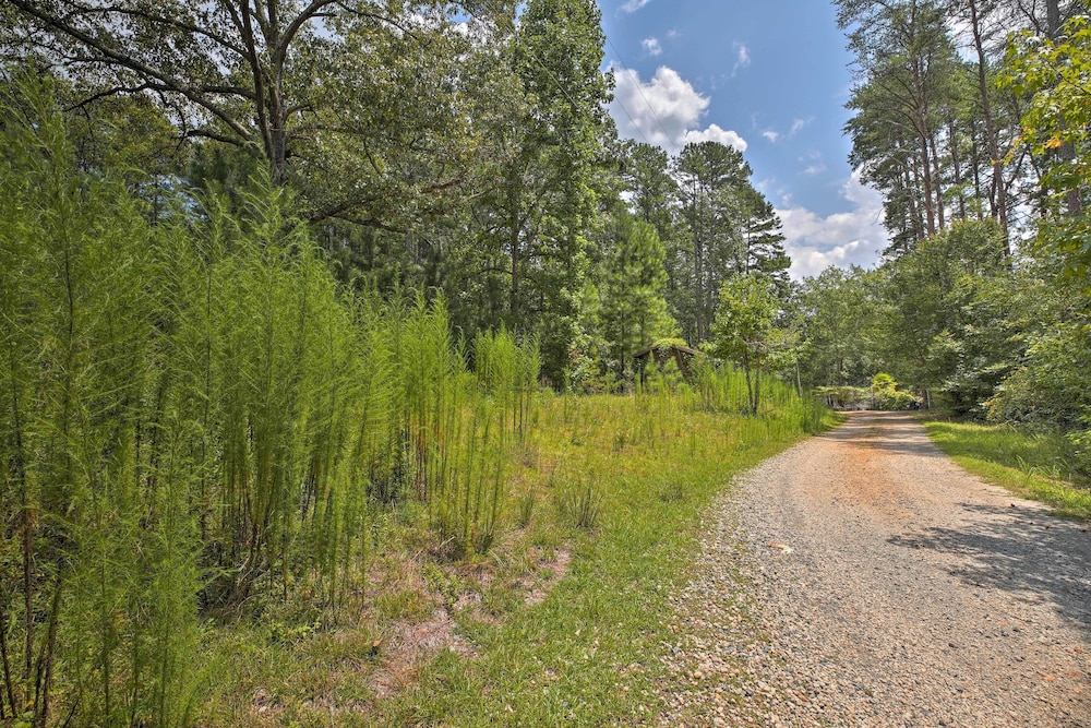 Pet-friendly Toccoa Home w/ Deck  Lake Access! - Property Image 12