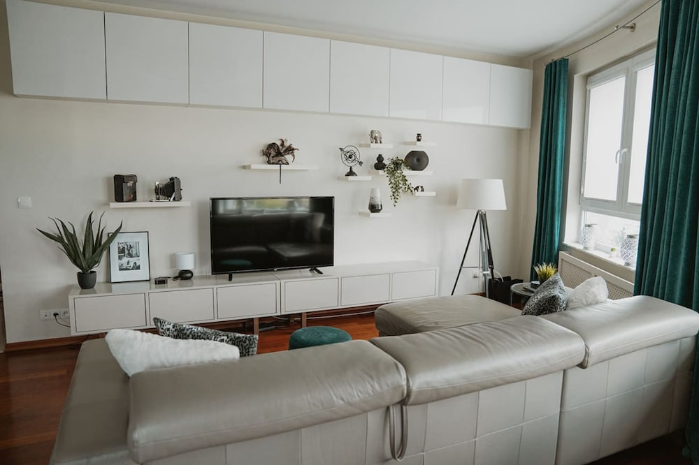 Chic Metro-side Apartment
