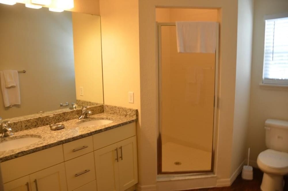 Lucaya 4 Bedrooms 3 Baths Townhome! - Image 5