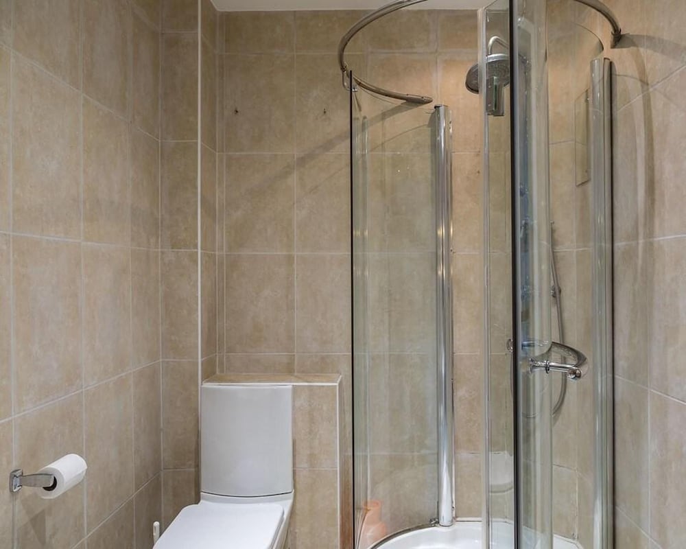 Specious Family Kensington 5-bed House, Sleeps 12
