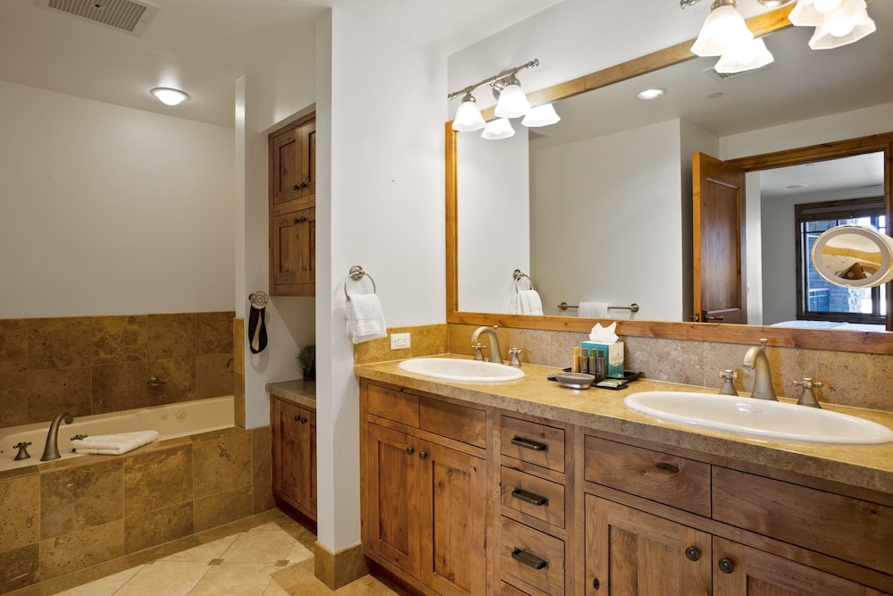 Shooting Star Lodge at Deer Valley Resort - Two Bedroom Residence #103 2 Condo