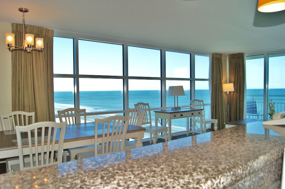 Seaside Resort 1003 3 Bedroom Condo by RedAwning