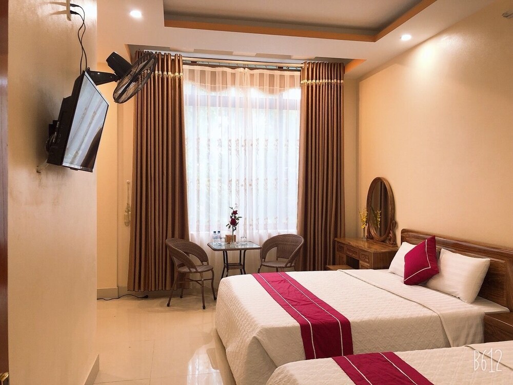 Hoang Kien Hotel view 4