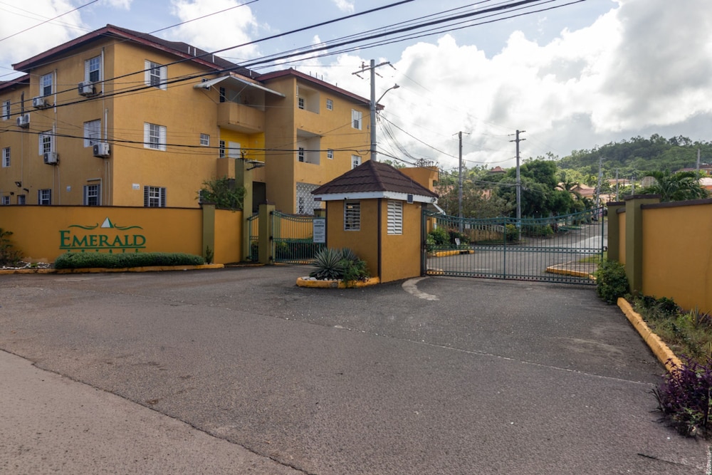 3rd Floor Condo Tower Isle 24hr Security