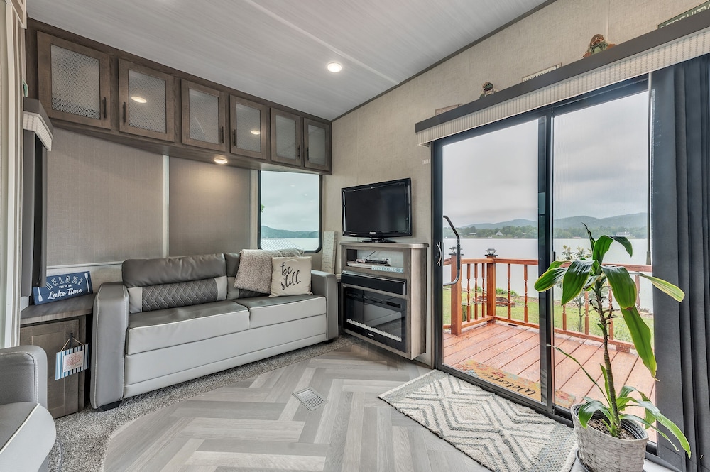 Lakeside Retreat On Neely Henry Lake 1 Bedroom Villa by RedAwning - Property Image 39