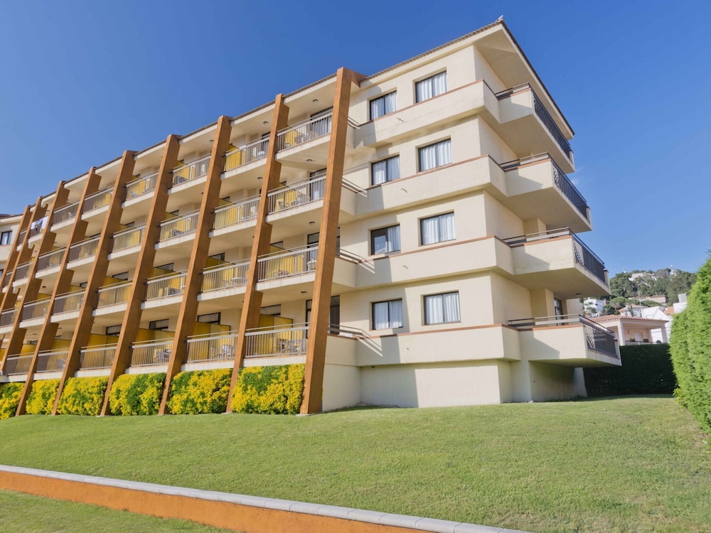 Aparthotel Tossa Park in Tossa de Mar Near Beach
