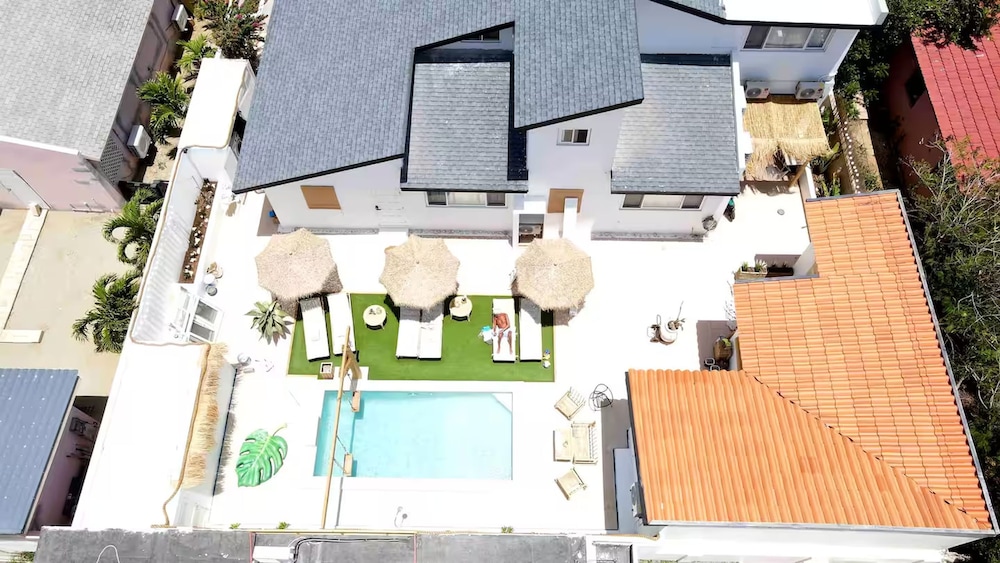 Palm Beach Vacaysuites - Garden Suite - Poolside