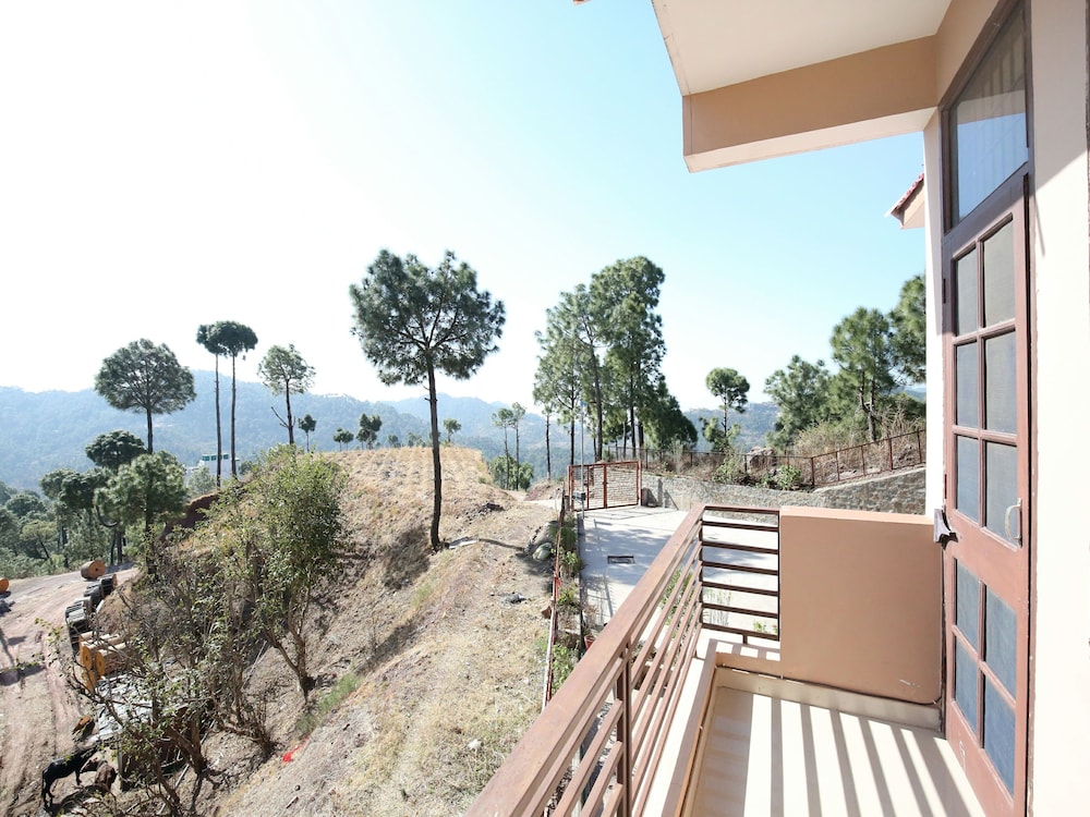 OYO 12734 Home Valley View Studio Kasauli