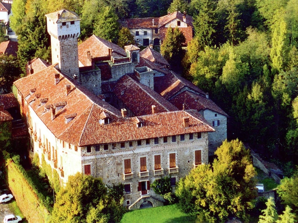 Guest House in Monferrato With Castle Views view 2