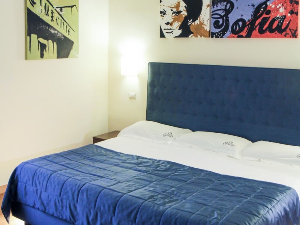 Rome Armony Suites - Deluxe Room