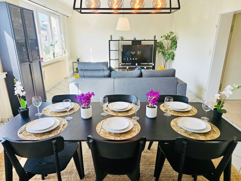 Chic Urban Stay 2BR with parking
