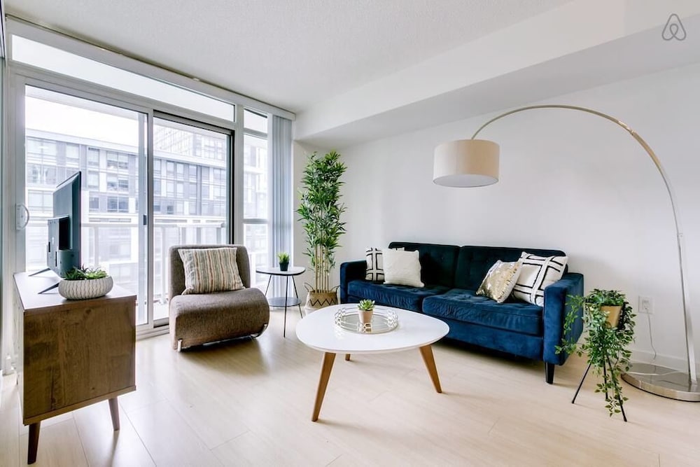 City Condo by Rogers Centre - Image 2