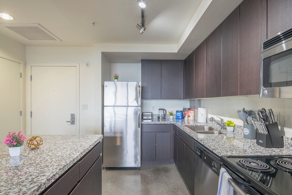 ROVE LIVING/KL - Roosevelt Point