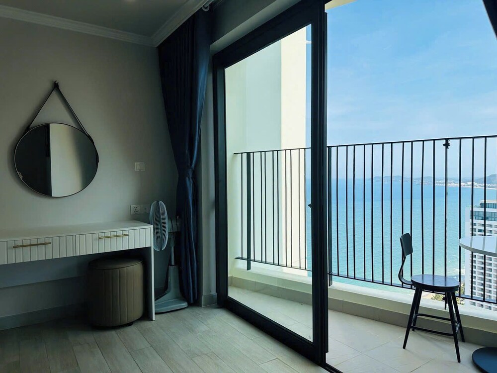 Gold Coast Balcony Serviced Apartment