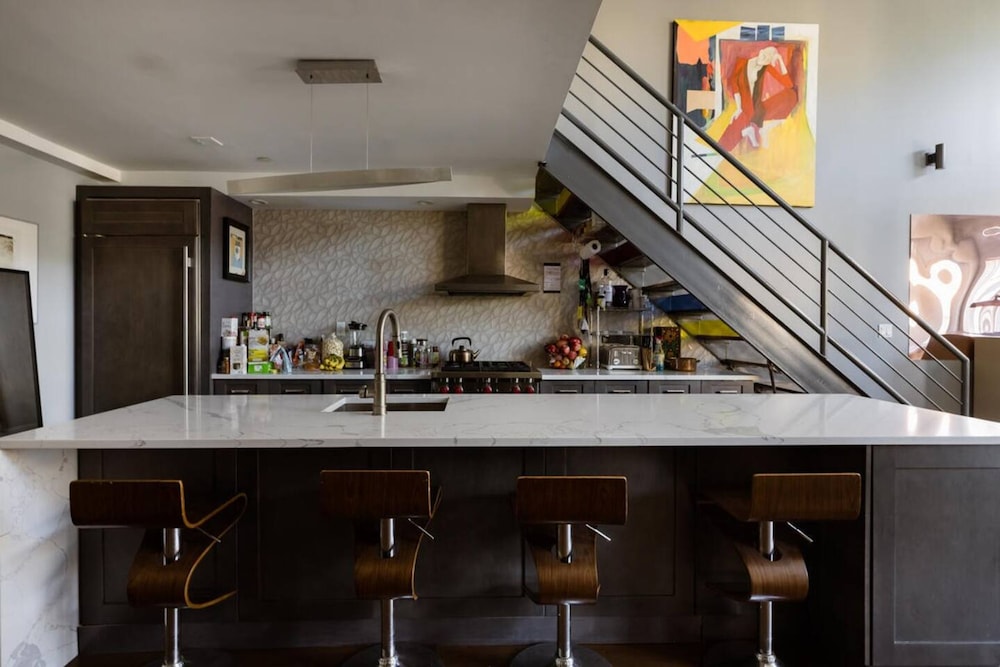 Dekalb by Rove Travel Duplex Loft w Terrace