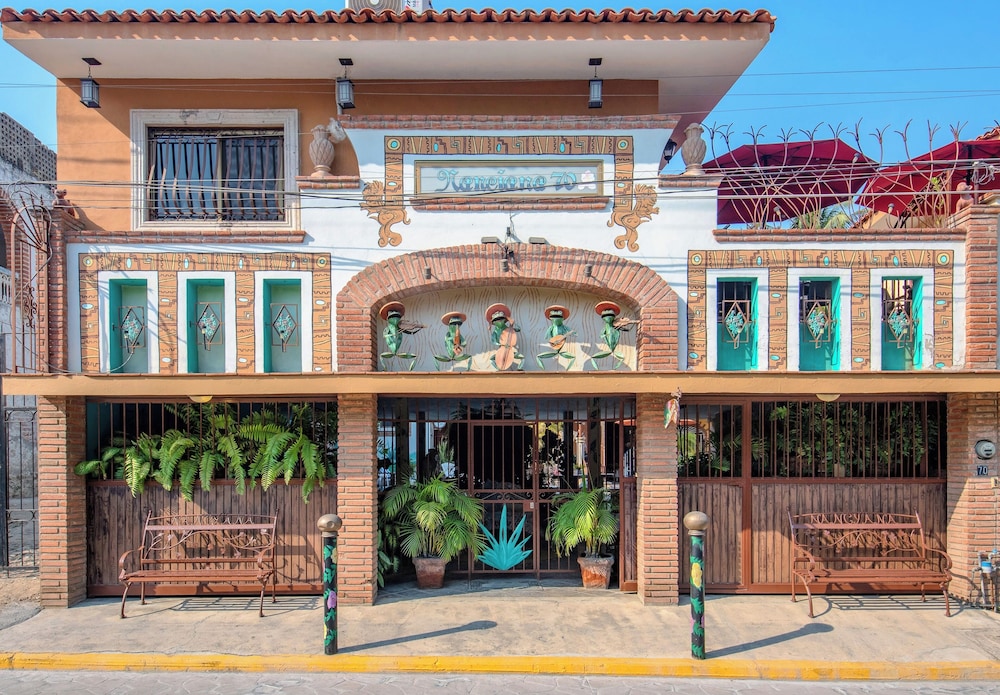 Hotel 5 Frogs Hotel Bucerias - Image 1