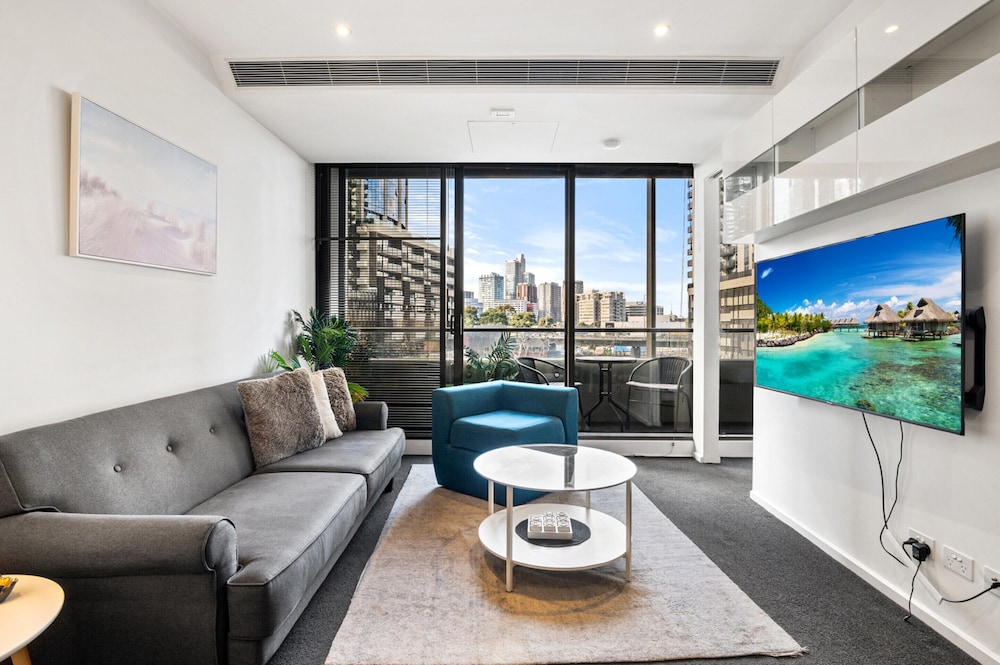Stylish Southbank 2-bed Flat w/ Balcony