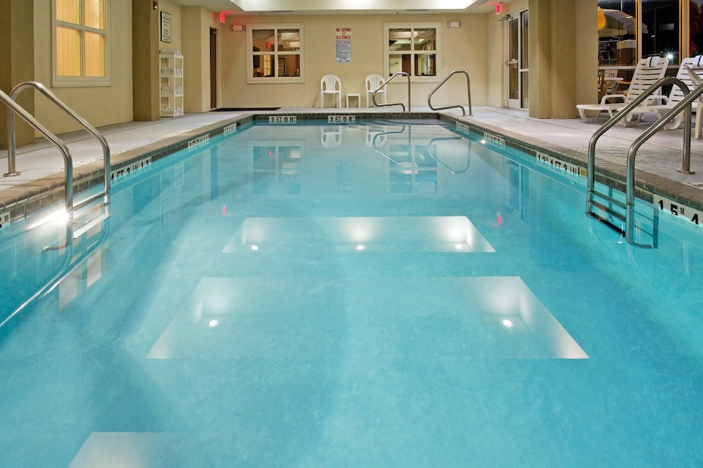 Cullman Vacations - Holiday Inn Express Hotel  Suites Cullman, an IHG Hotel - Property Image 12