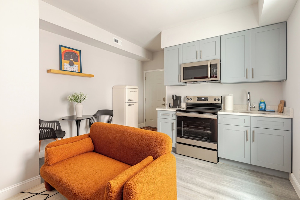 Chic & Cozy Philly Stay in City Center