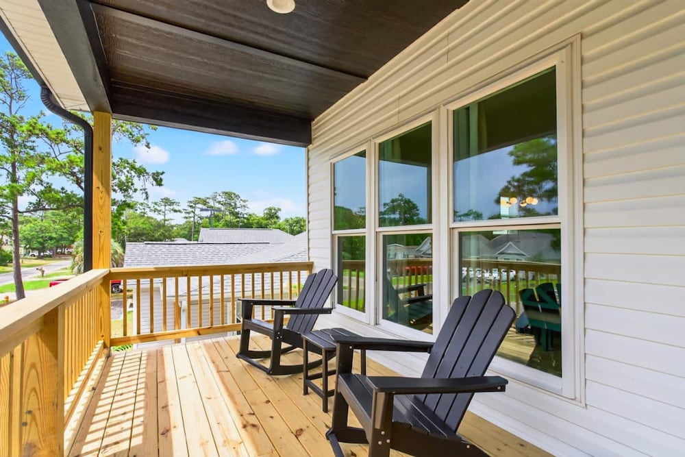 New Listing Luxury House 5 Min Walk to Beach