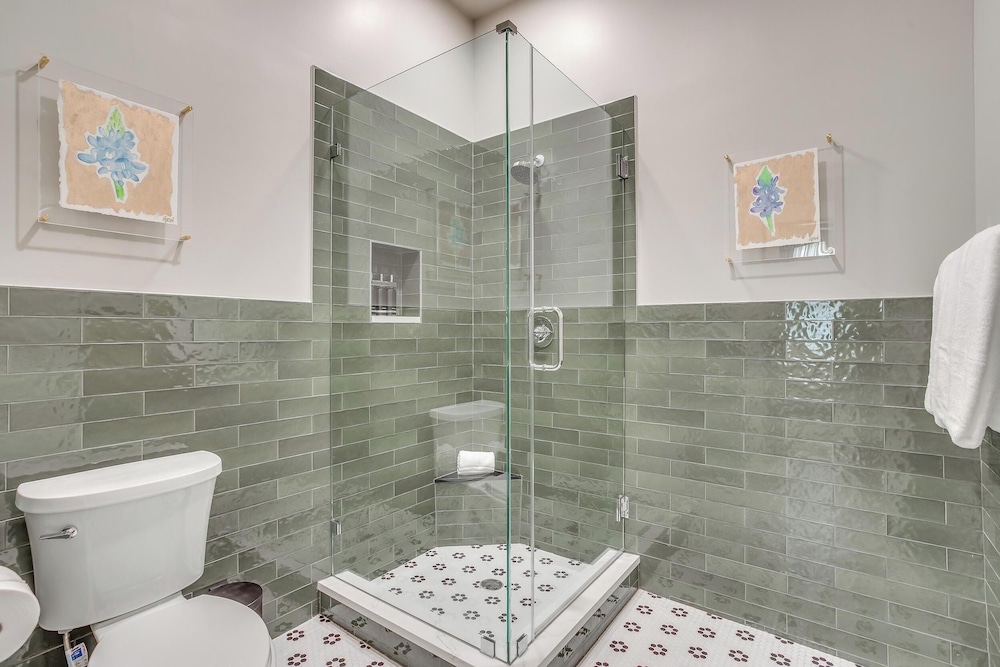 Nutt House Hotel